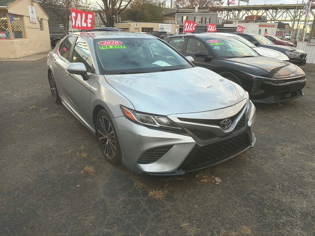 2020 Toyota Camry SE AWD