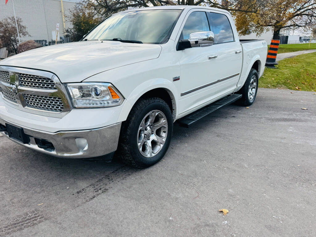 2017 RAM 1500 Laramie Crew Cab 4WD