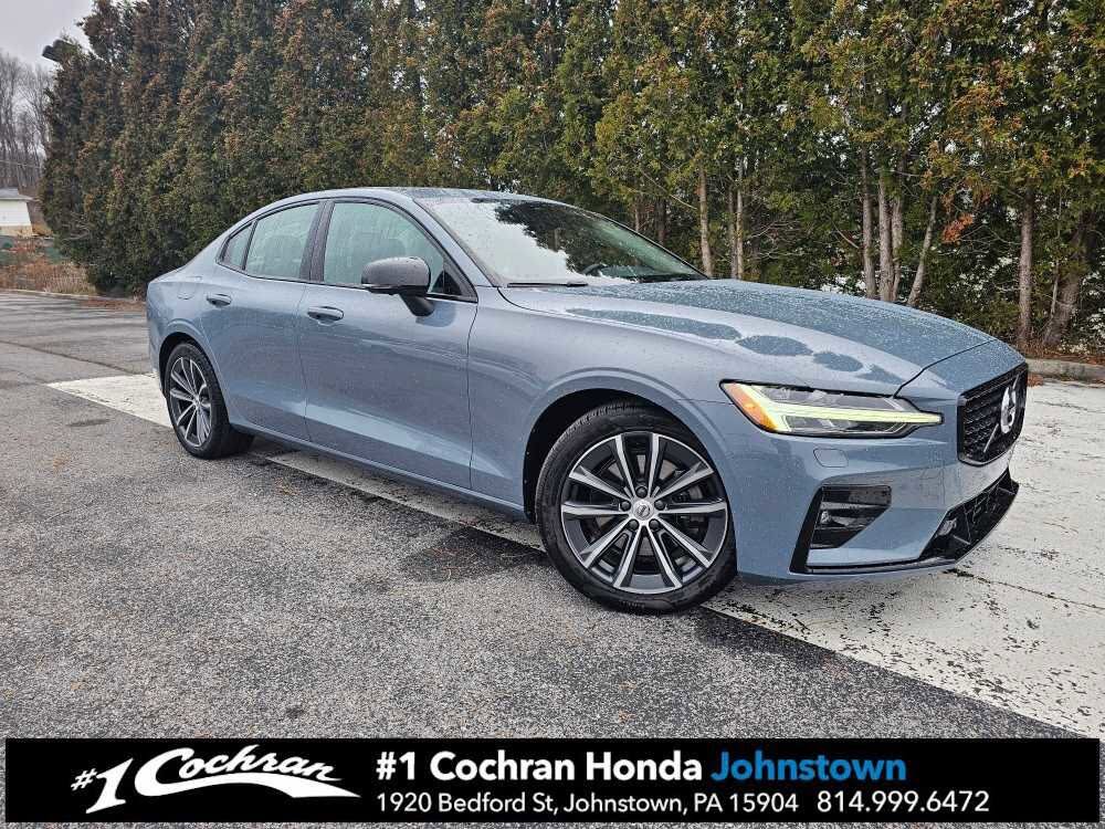 2022 Volvo S60 B5 Momentum FWD