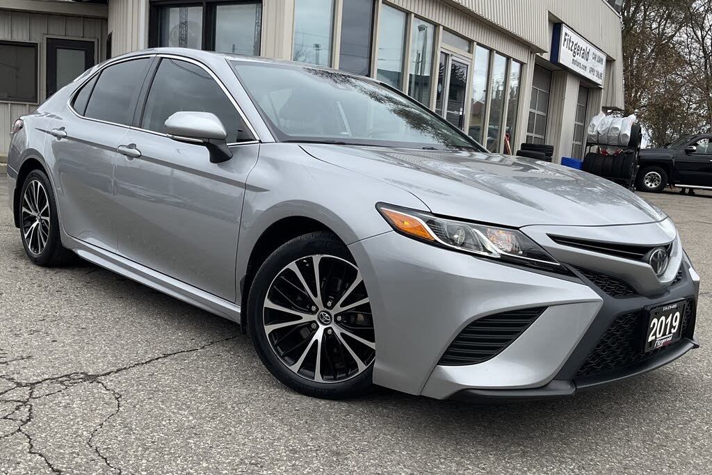 2019 Toyota Camry SE FWD