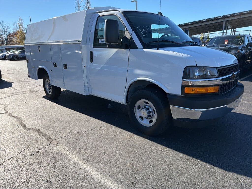 2025 Chevrolet Express Chassis 3500 Cutaway 139
