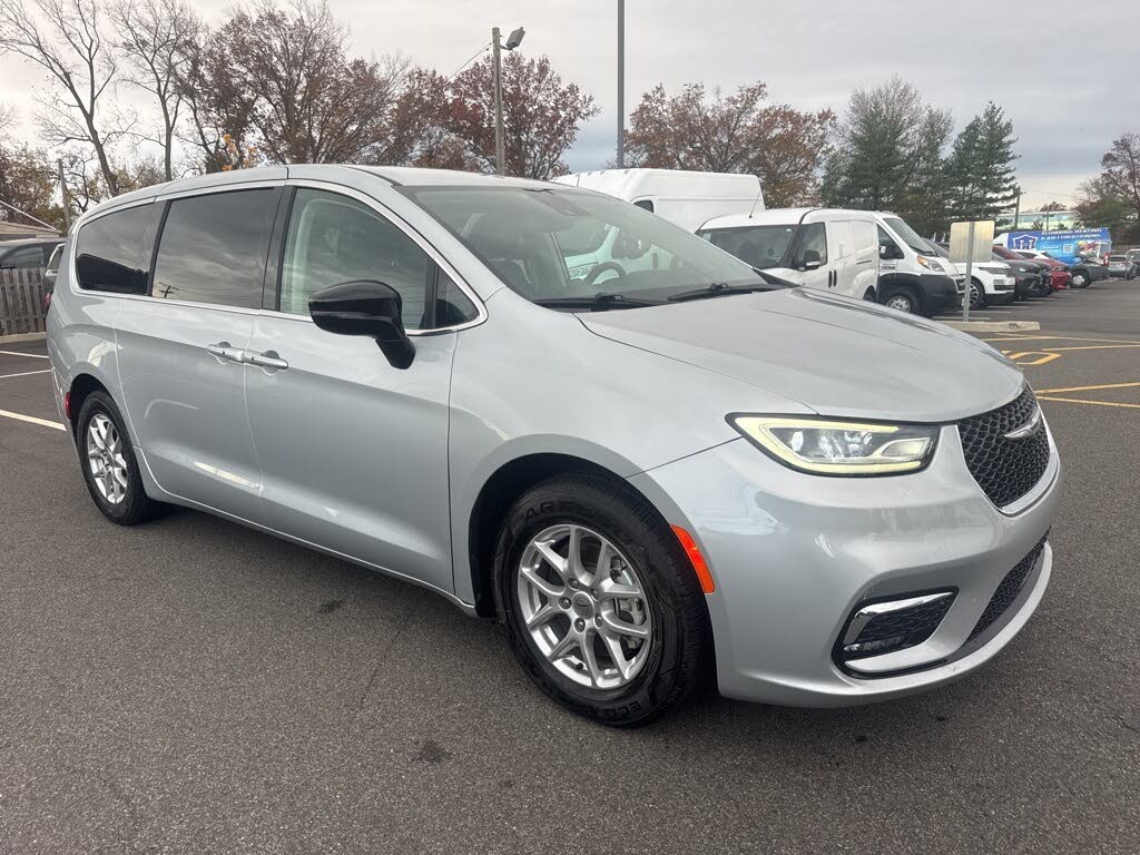 2024 Chrysler Pacifica Touring L FWD