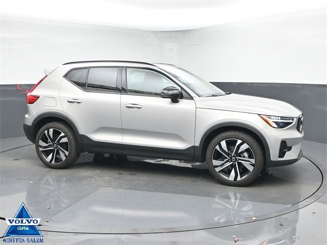 2025 Volvo XC40 B5 Plus Dark Theme AWD
