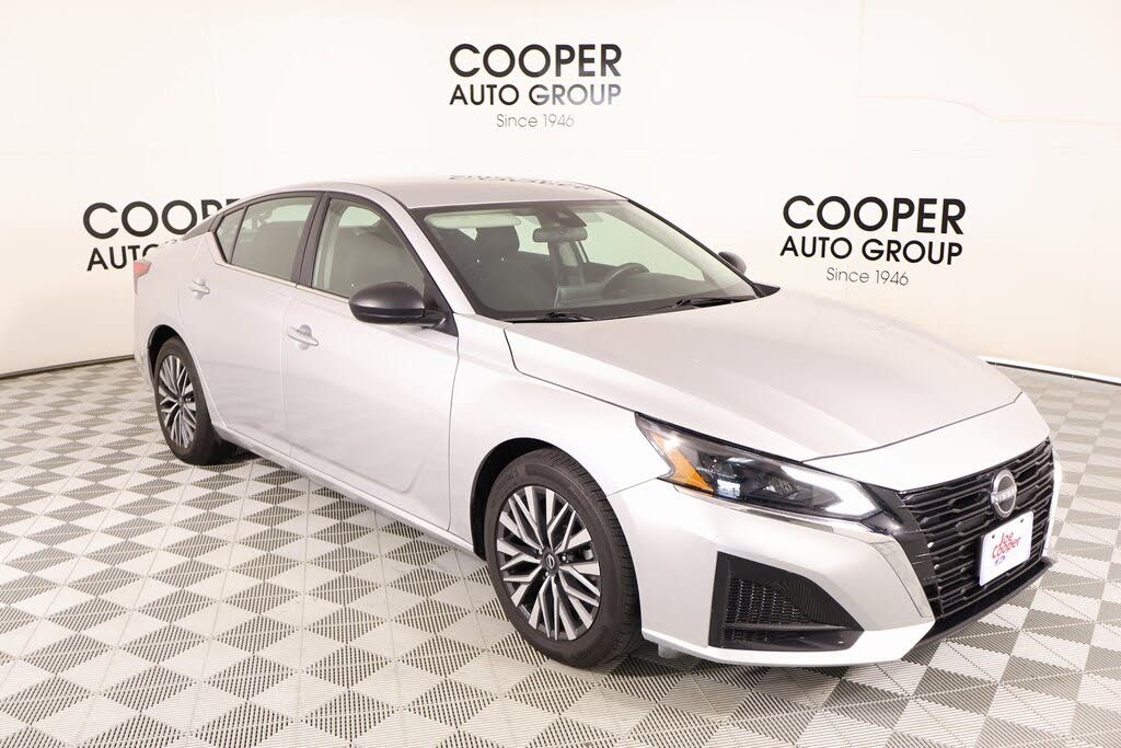 2024 Nissan Altima 2.5 SV FWD