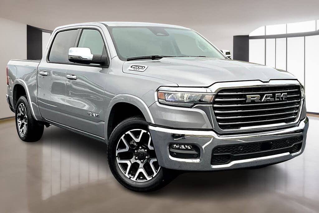 2025 RAM 1500 Laramie Crew Cab 4WD