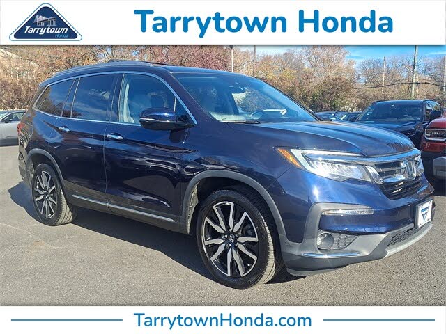 2021 Honda Pilot Touring AWD with Rear Captains Chairs