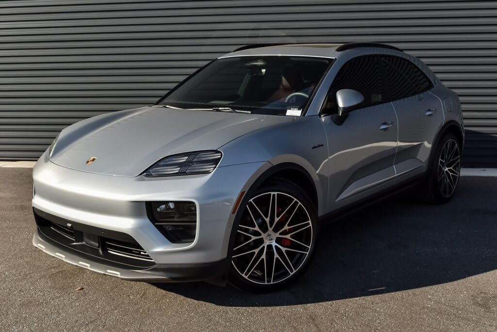 2025 Porsche Macan AWD