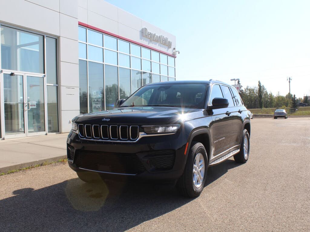 2023 Jeep Grand Cherokee Laredo 4WD