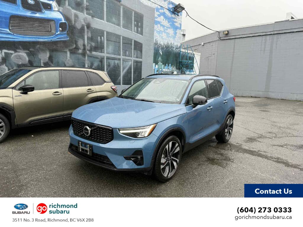 2024 Volvo XC40 B5 Plus Dark Theme AWD