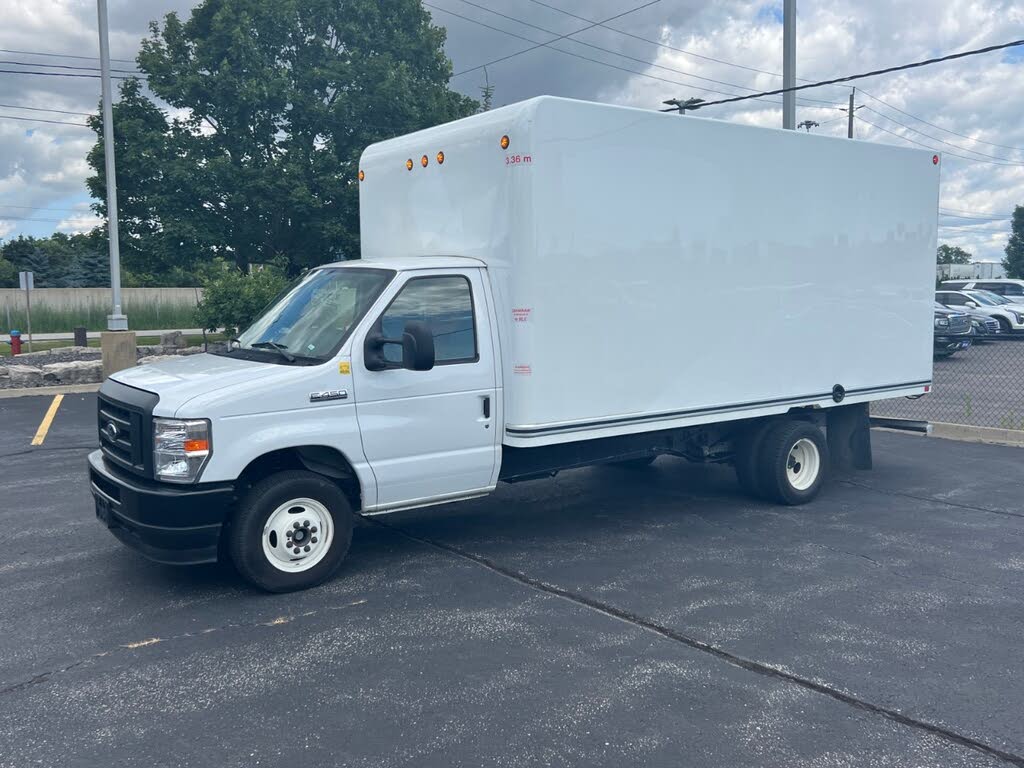 2025 Ford E-Series Chassis E-450 SD Stripped 176 DRW RWD