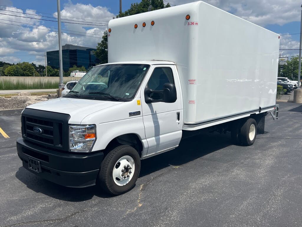 2025 Ford E-Series Chassis E-450 SD Stripped 176 DRW RWD
