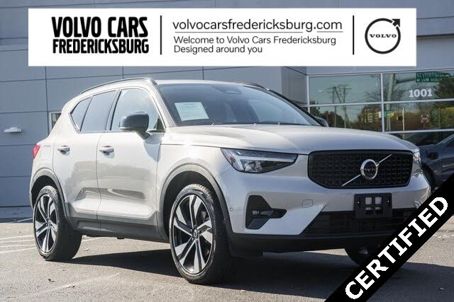 2025 Volvo XC40 B5 Plus Dark Theme AWD