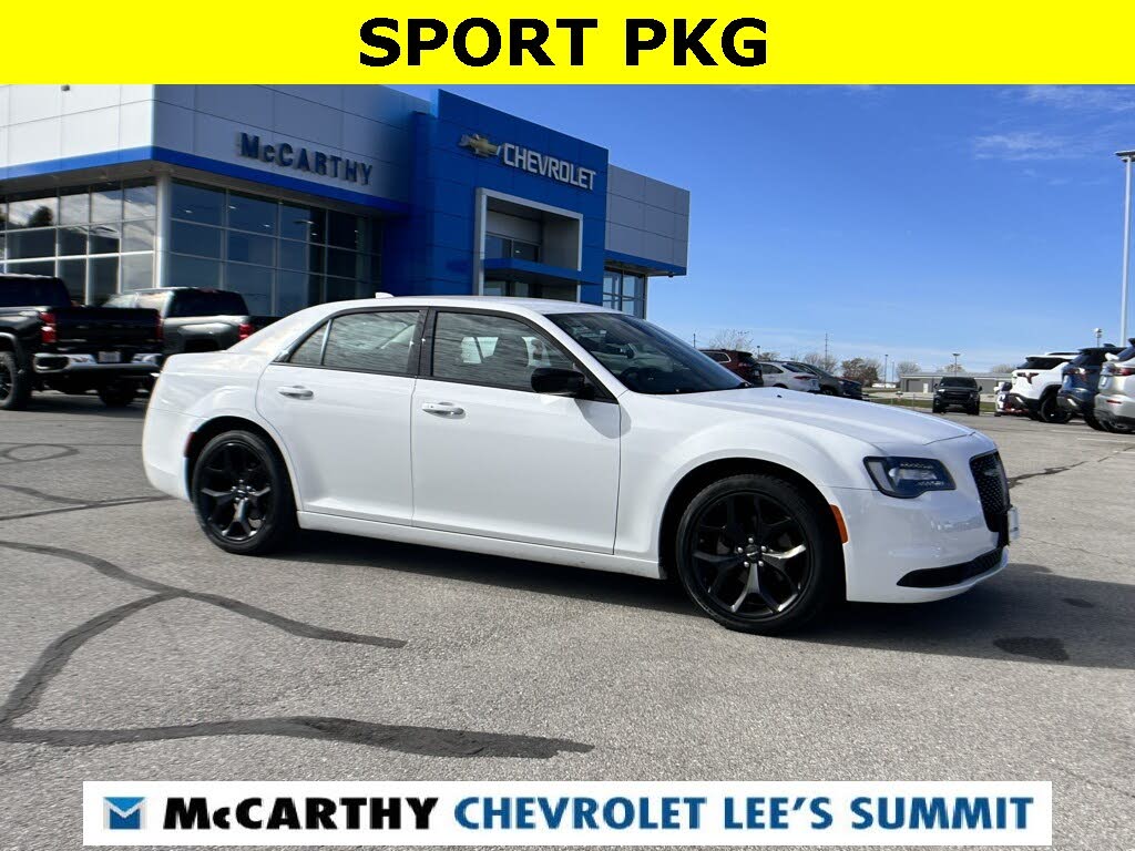 2022 Chrysler 300 Touring RWD