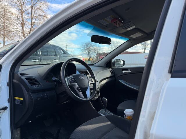 2014 Hyundai Accent GS 4-Door Hatchback FWD