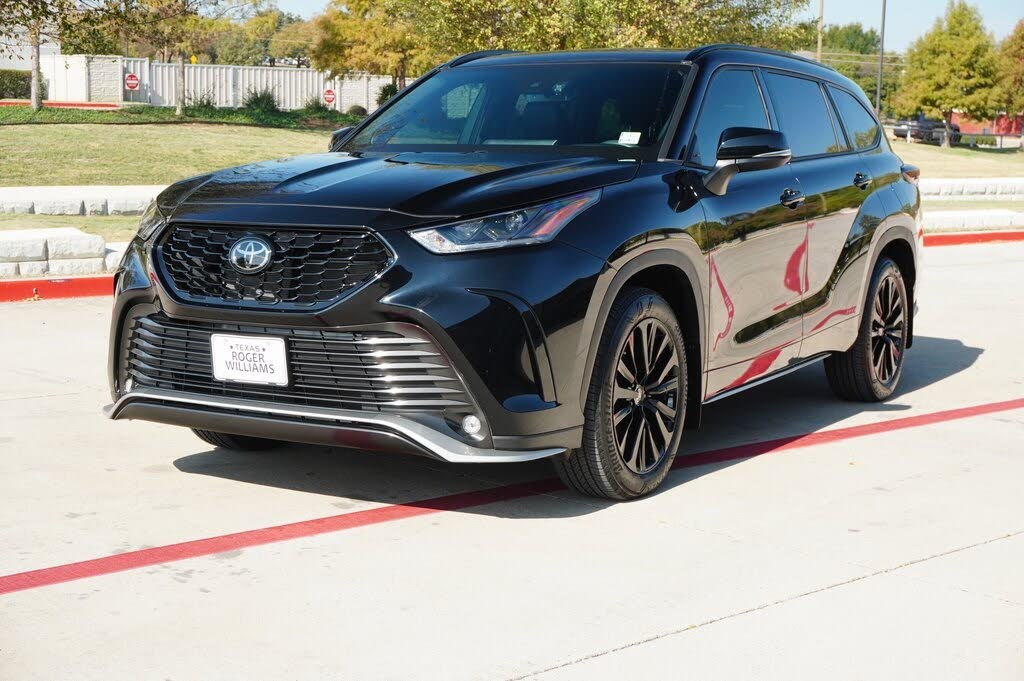 2024 Toyota Highlander LE FWD