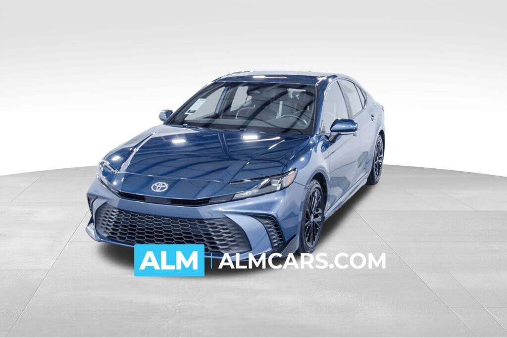 2025 Toyota Camry SE FWD
