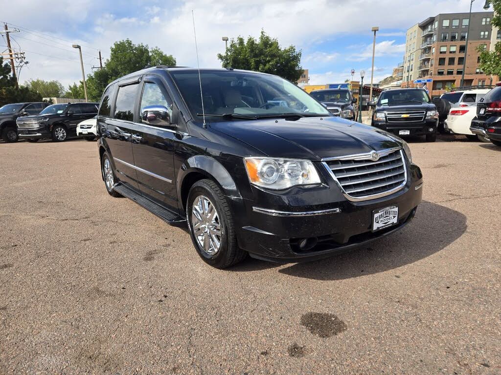 2010 Chrysler Town & Country Limited FWD