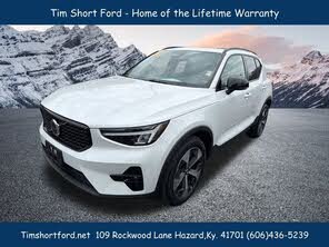 Volvo XC40 B5 Plus Dark Theme AWD