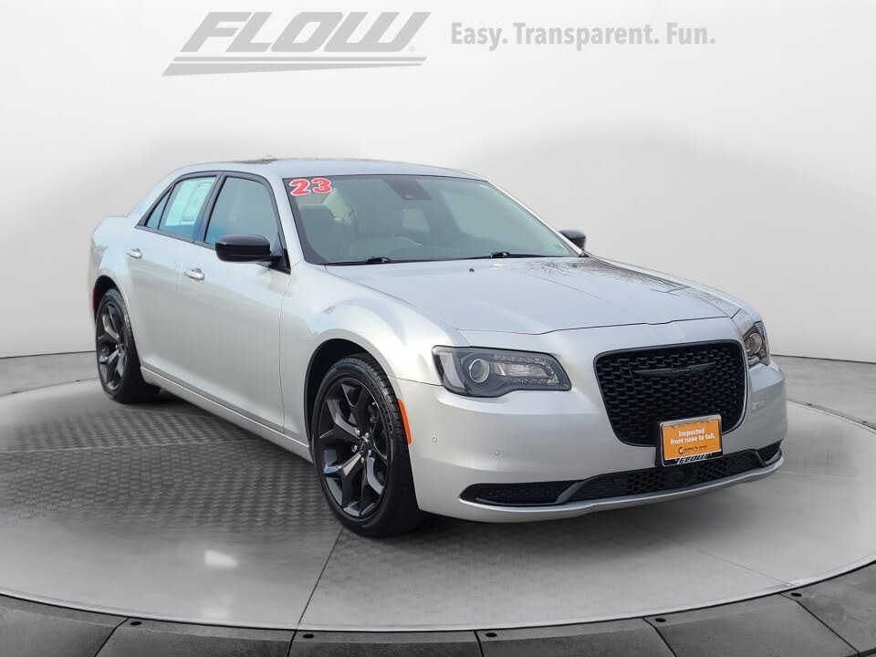 2023 Chrysler 300 Touring RWD
