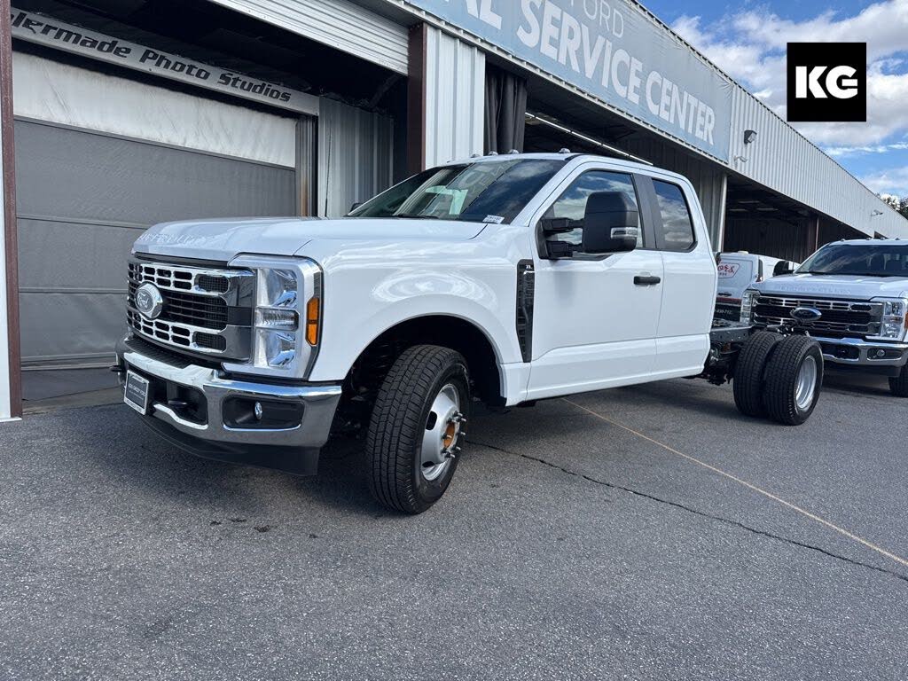 2026 Ford F-350 Super Duty Chassis XL SuperCab DRW RWD