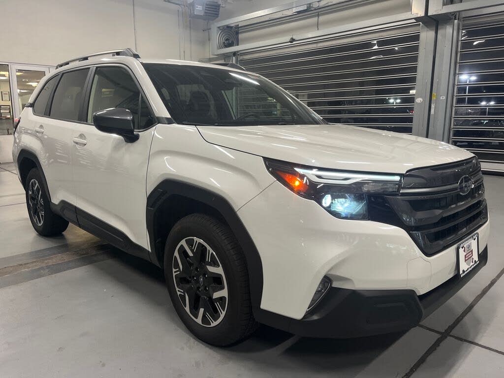 2025 Subaru Forester Premium Crossover AWD