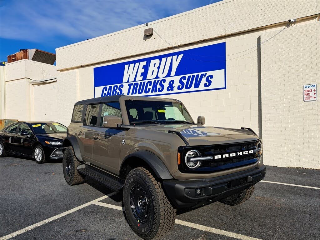 2025 Ford Bronco Outer Banks 4-Door 4WD