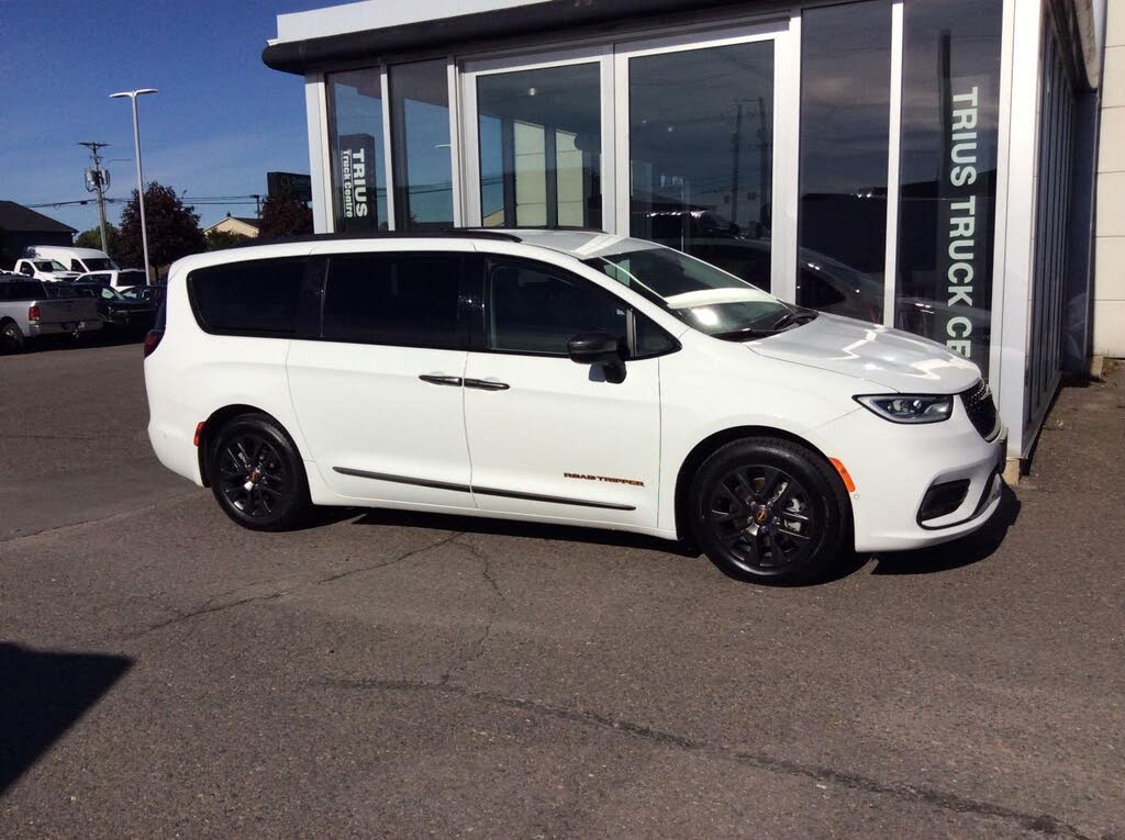 2023 Chrysler Pacifica Hybrid Touring L FWD