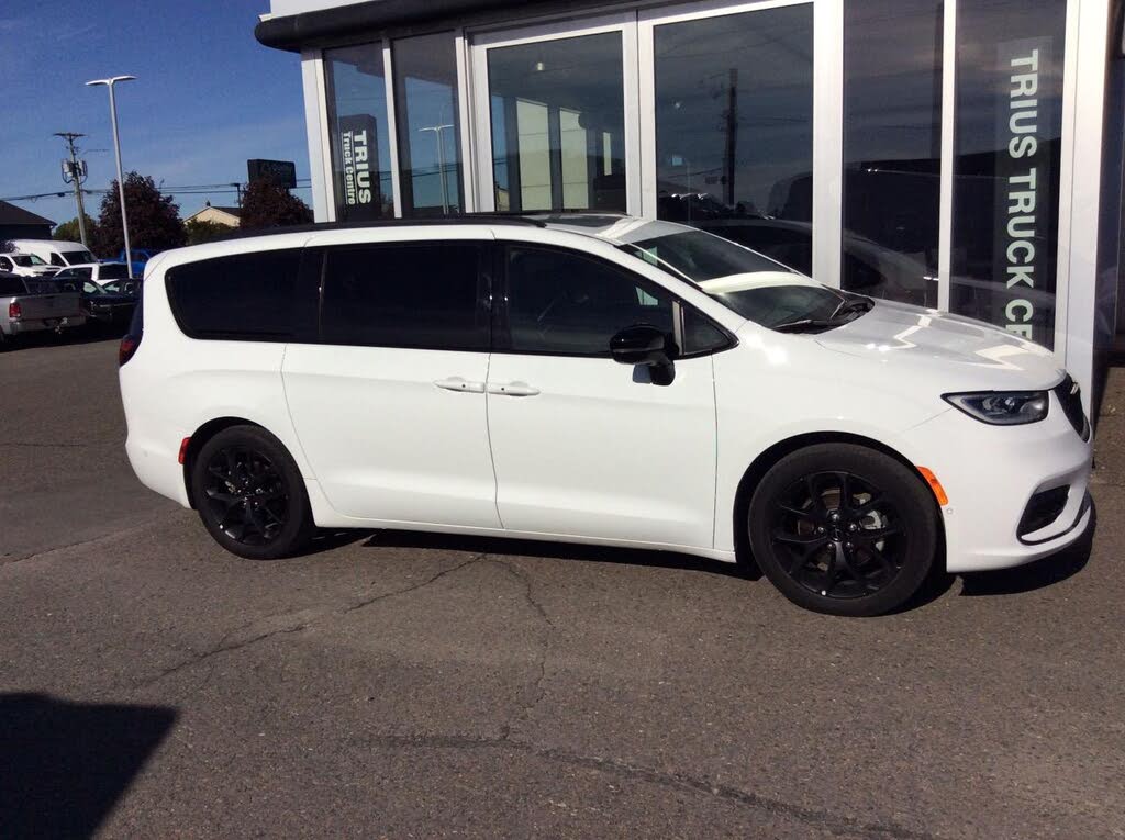 Chrysler Pacifica Limited FWD 2024