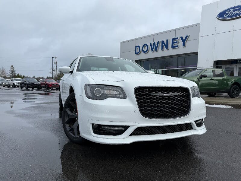 2022 Chrysler 300 Touring L RWD