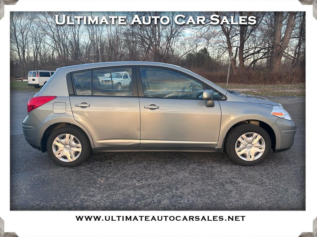 2010 Nissan Versa 1.8 S Hatchback