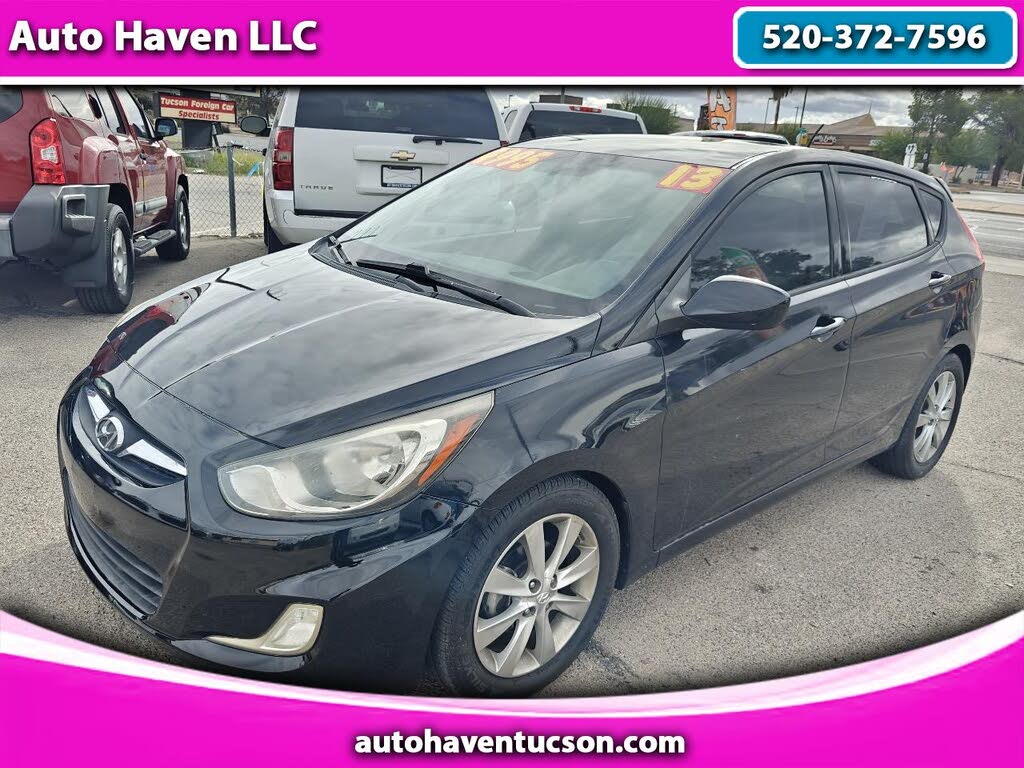 2012 Hyundai Accent SE 4-Door Hatchback FWD