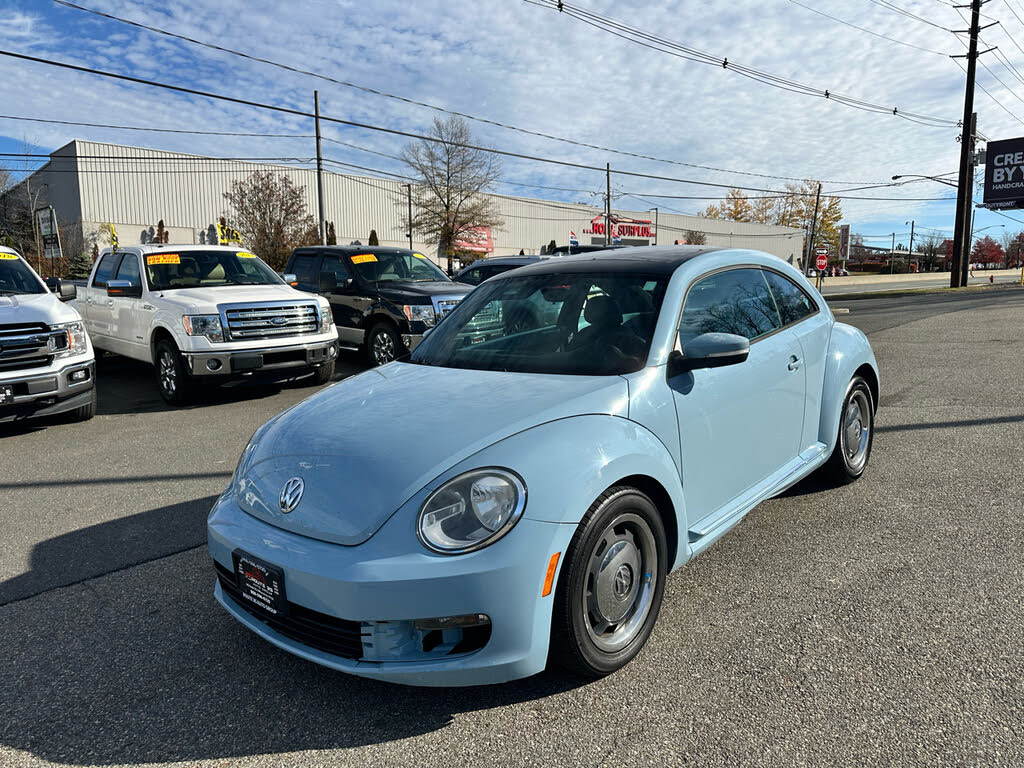 2012 Volkswagen Beetle 2.5L with Sound and Navigation