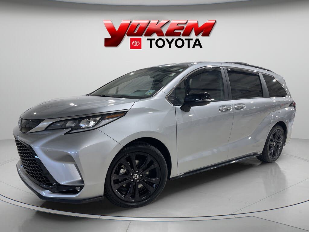 2023 Toyota Sienna 25th Anniversary Edition FWD
