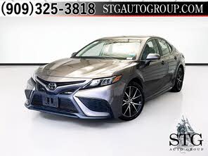 Toyota Camry SE FWD