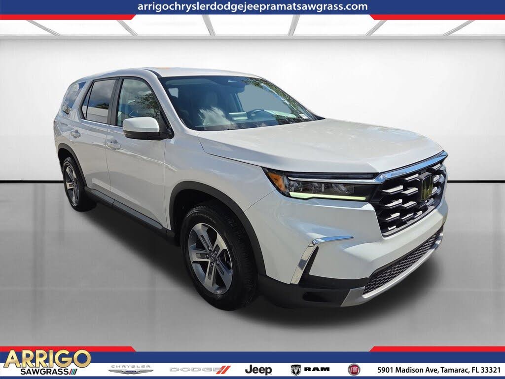 2024 Honda Pilot EX-L FWD with Captains Chairs