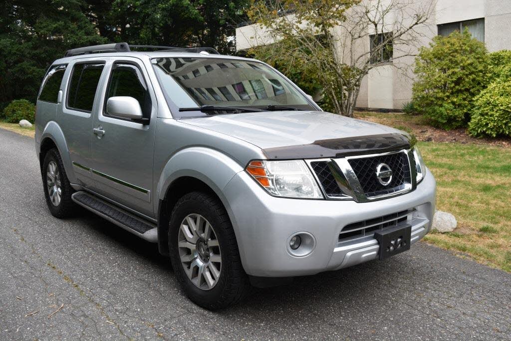 2010 Nissan Pathfinder LE V6 4WD