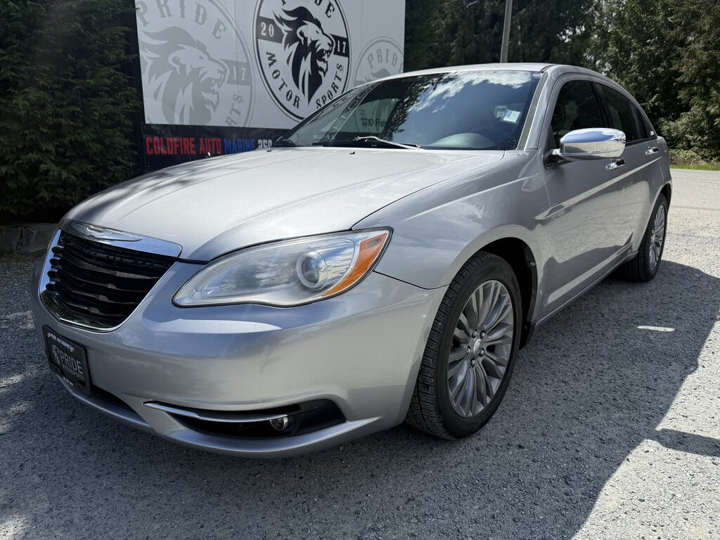 2013 Chrysler 200 Limited Sedan FWD
