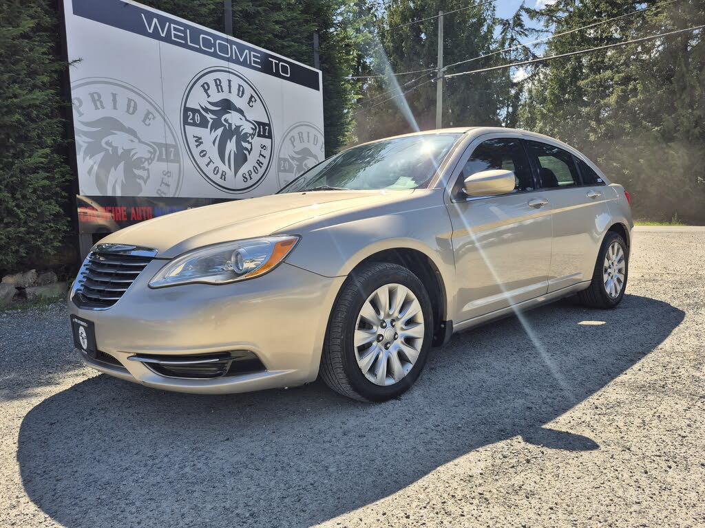 2013 Chrysler 200 LX Sedan FWD