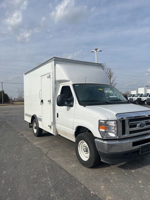2025 Ford E-Series Chassis E-350 SD Cutaway SB DRW RWD