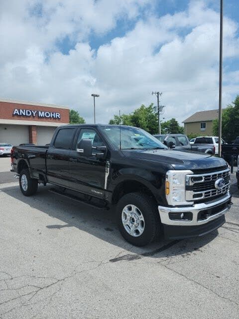 2025 Ford F-350 Super Duty XLT Crew Cab 4WD