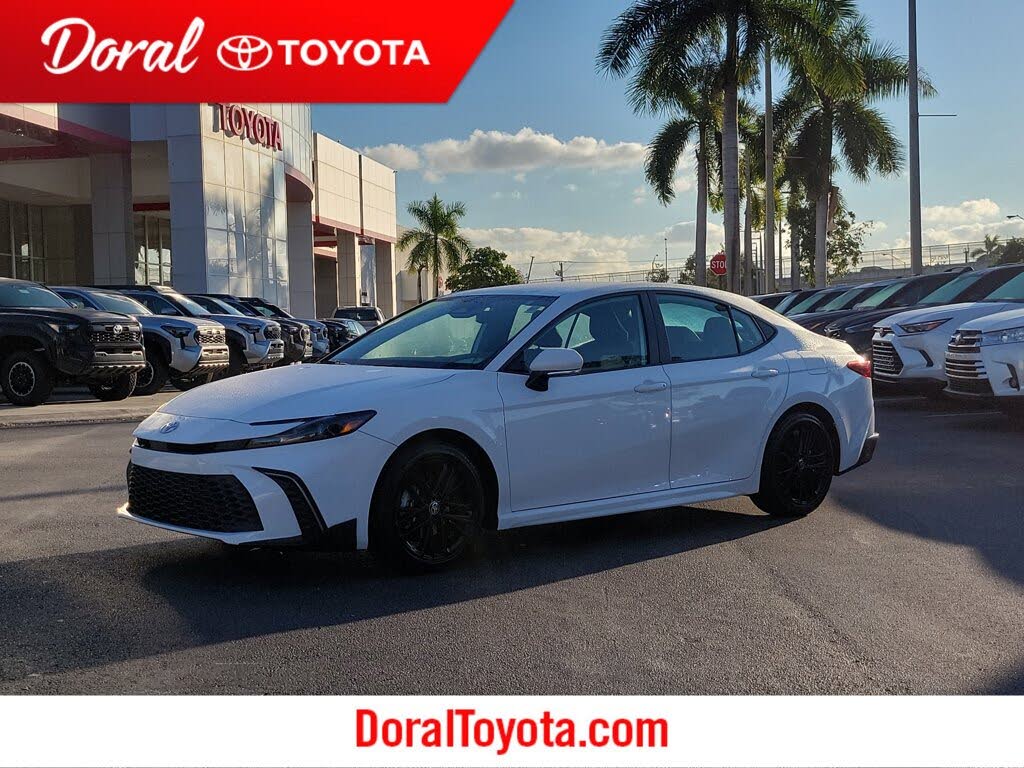 2025 Toyota Camry SE FWD