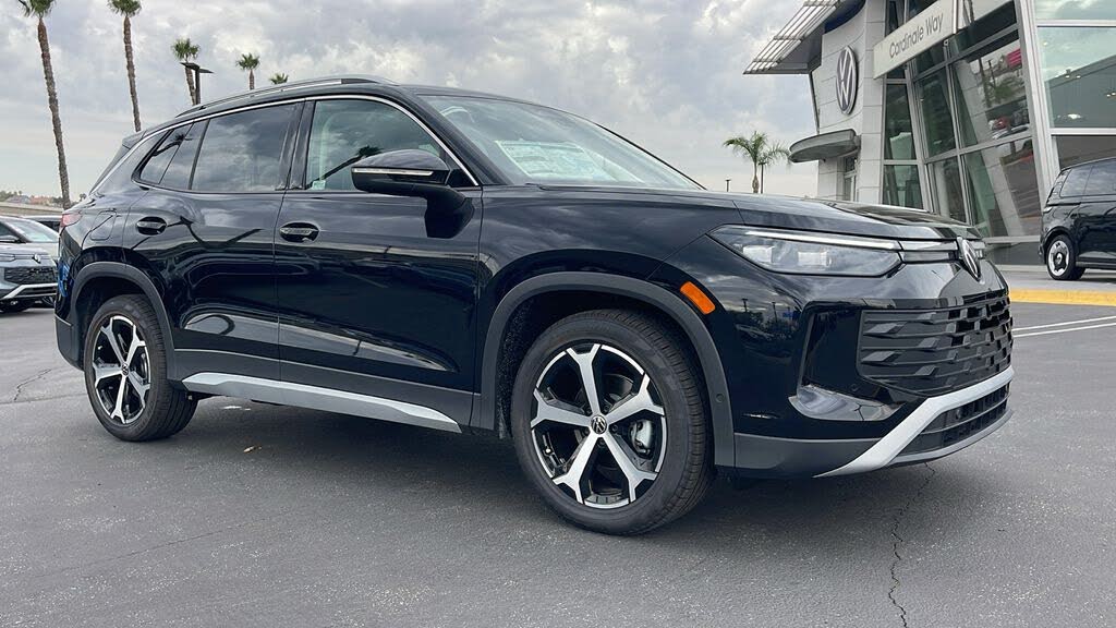 2025 Volkswagen Tiguan SE FWD