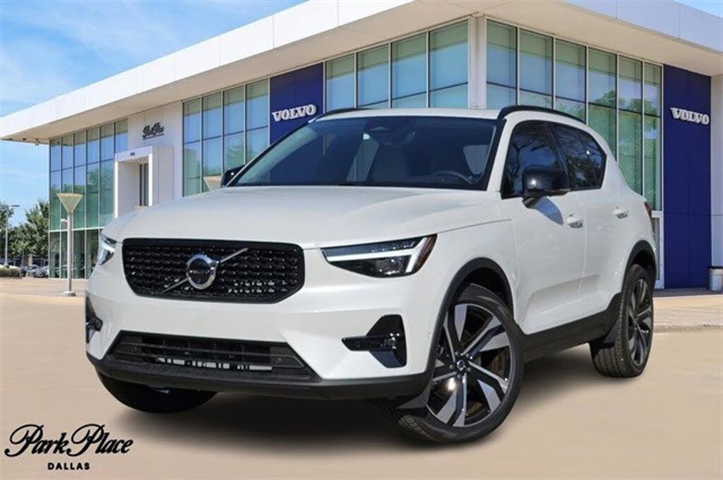 2025 Volvo XC40 B5 Ultra Dark Theme AWD