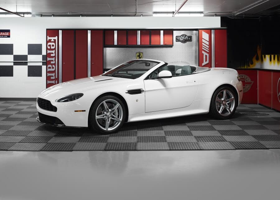 2015 Aston Martin V8 Vantage GT Coupe RWD