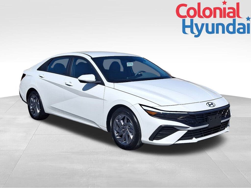 2024 Hyundai Elantra SEL FWD