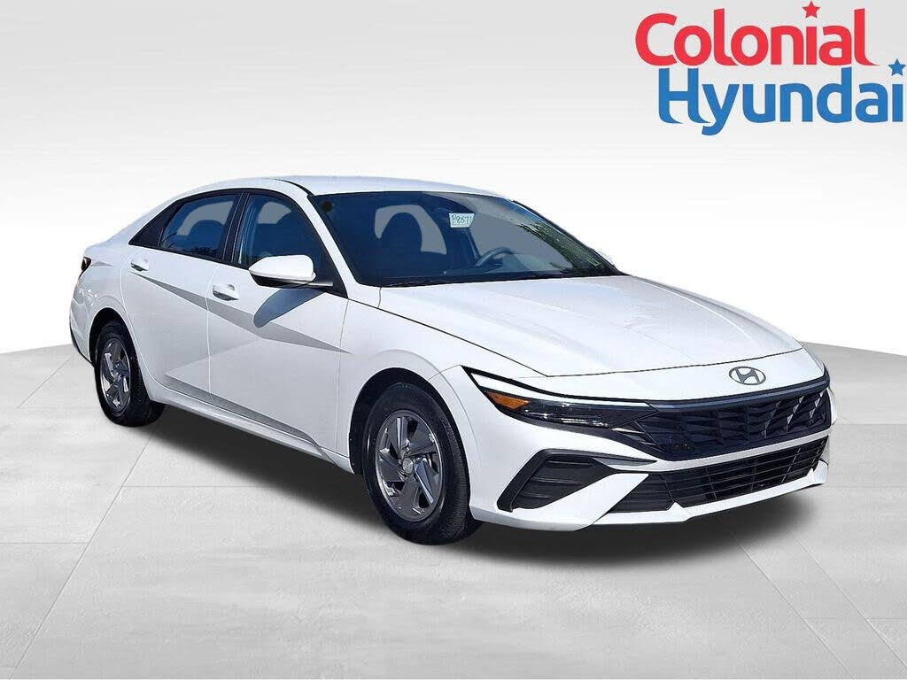2024 Hyundai Elantra SE FWD