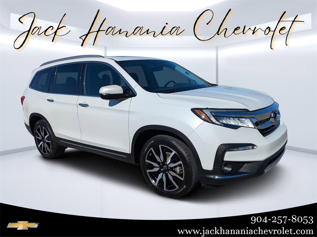 2022 Honda Pilot Touring FWD with Rear Captain's Chairs