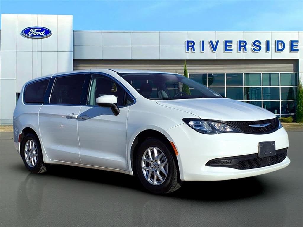 2023 Chrysler Voyager LX FWD