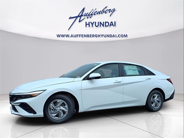 2025 Hyundai Elantra SE FWD