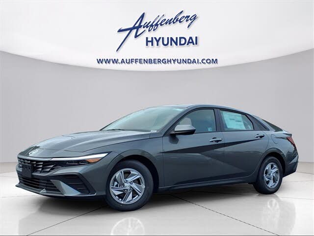 2025 Hyundai Elantra SE FWD